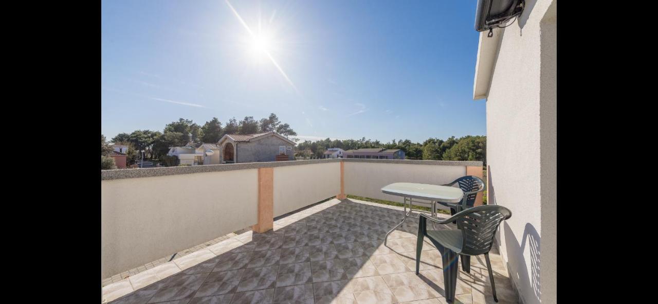 Aurum Luxury Apartments Vir Exterior foto